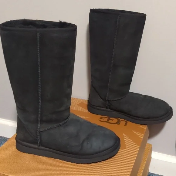 Women's Ugg Black Classic Tall Boots Size 8 - Picture 3 of 15